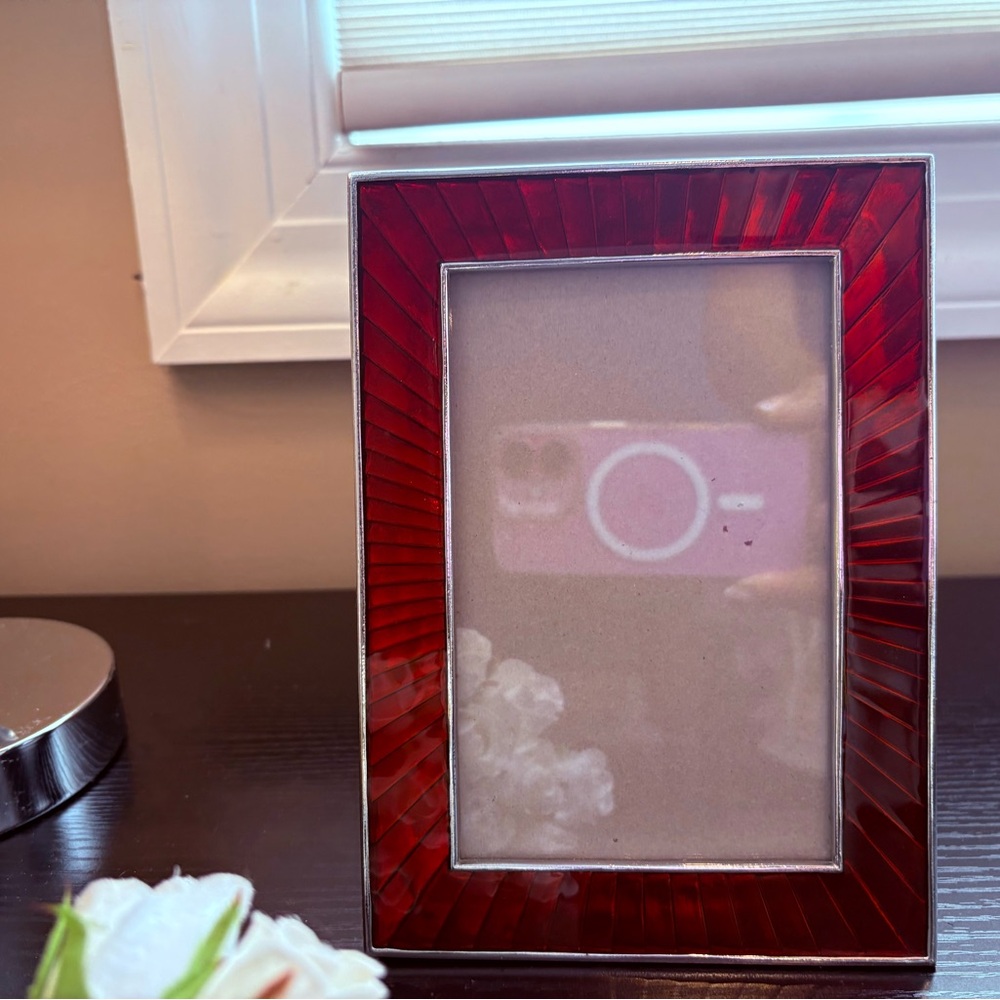 Elegant Red Photo Frame, 5” x 7”